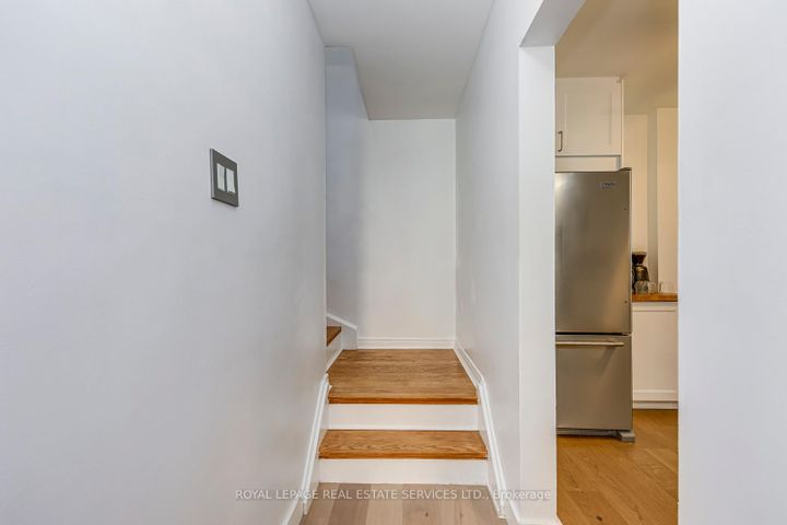 Photo 10 at 2257 Wiseman Court, Clarkson, Mississauga
