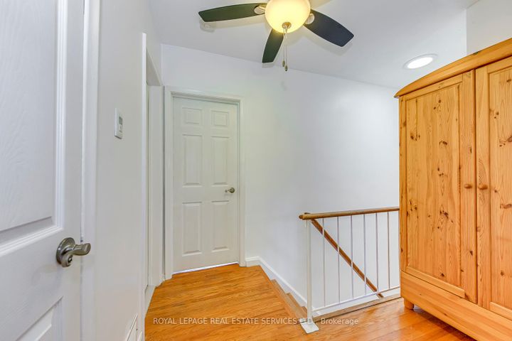 Photo 11 at 2257 Wiseman Court, Clarkson, Mississauga