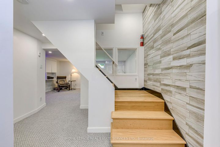 Photo 20 at 2257 Wiseman Court, Clarkson, Mississauga