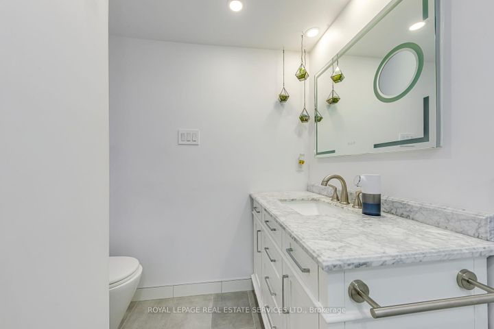 Photo 23 at 2257 Wiseman Court, Clarkson, Mississauga