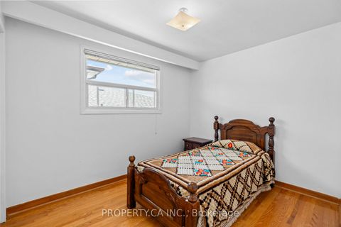 Photo 10 at 48 Navaho Drive, Pleasant View, Toronto