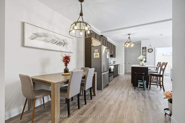 Photo 3 at 426 - 1 Redfern Avenue, Mountview, Hamilton