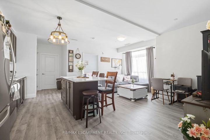 Photo 4 at 426 - 1 Redfern Avenue, Mountview, Hamilton