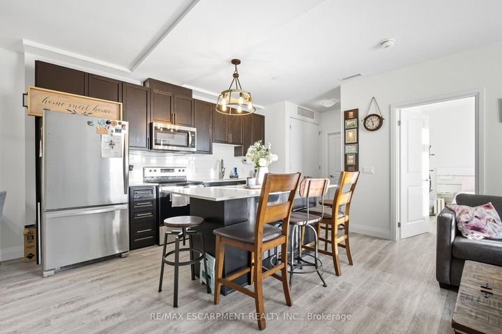 Photo 5 at 426 - 1 Redfern Avenue, Mountview, Hamilton