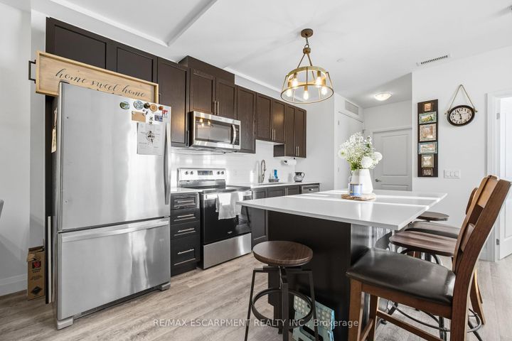 Photo 6 at 426 - 1 Redfern Avenue, Mountview, Hamilton