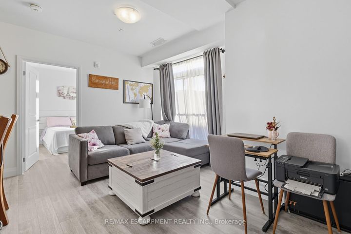Photo 8 at 426 - 1 Redfern Avenue, Mountview, Hamilton