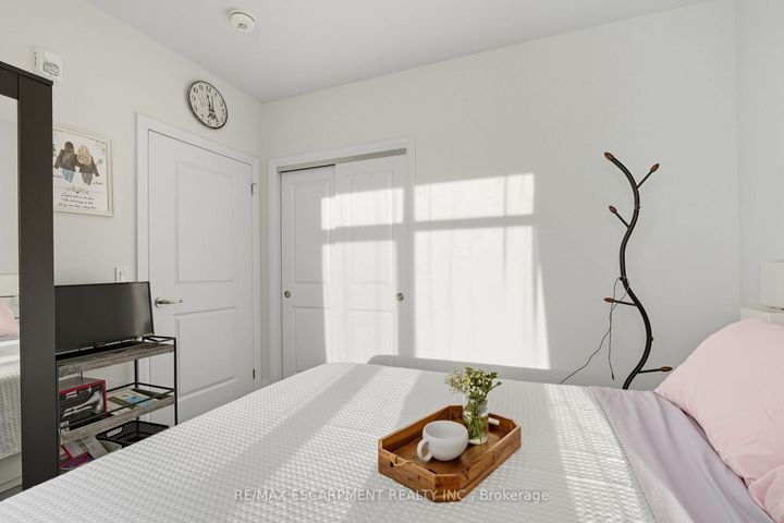 Photo 10 at 426 - 1 Redfern Avenue, Mountview, Hamilton