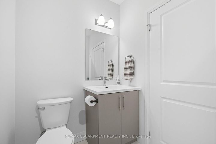 Photo 11 at 426 - 1 Redfern Avenue, Mountview, Hamilton