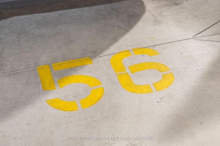 Photo 13 at 426 - 1 Redfern Avenue, Mountview, Hamilton