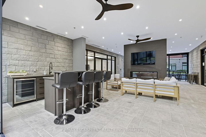 Photo 16 at 426 - 1 Redfern Avenue, Mountview, Hamilton