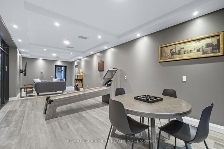 Photo 18 at 426 - 1 Redfern Avenue, Mountview, Hamilton