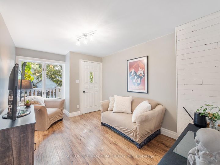 Photo 9 at 759 Eglinton Avenue E, Leaside, Toronto