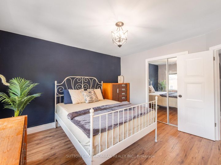 Photo 15 at 759 Eglinton Avenue E, Leaside, Toronto