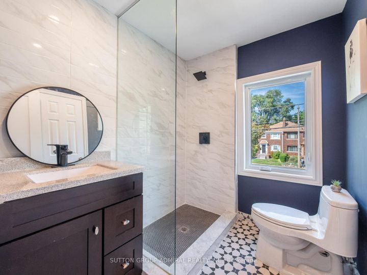 Photo 16 at 759 Eglinton Avenue E, Leaside, Toronto