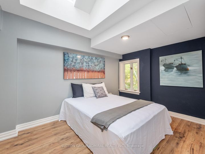 Photo 17 at 759 Eglinton Avenue E, Leaside, Toronto