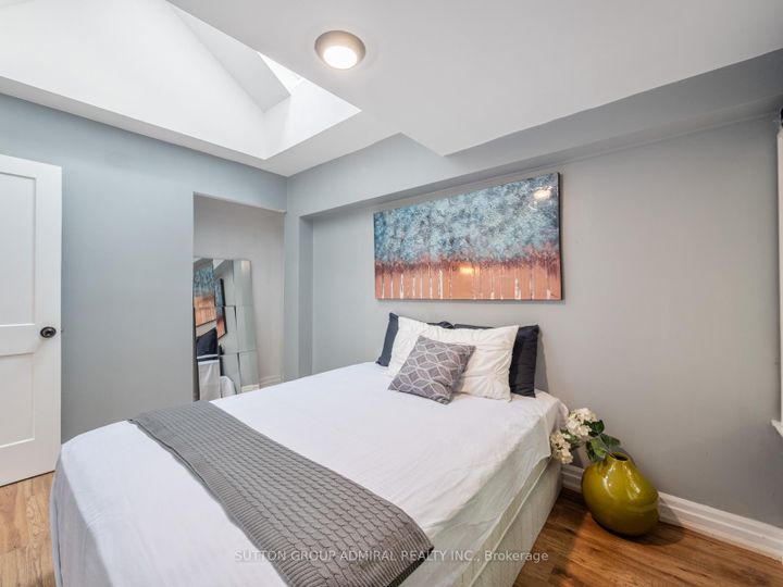Photo 18 at 759 Eglinton Avenue E, Leaside, Toronto