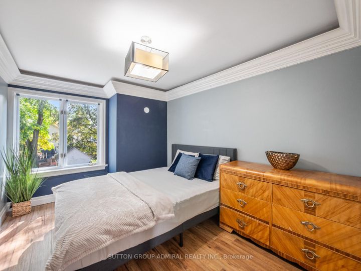 Photo 20 at 759 Eglinton Avenue E, Leaside, Toronto