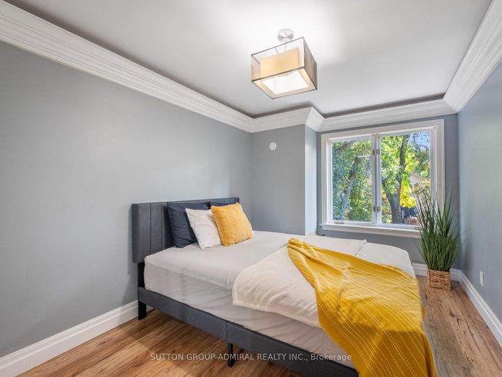Photo 22 at 759 Eglinton Avenue E, Leaside, Toronto