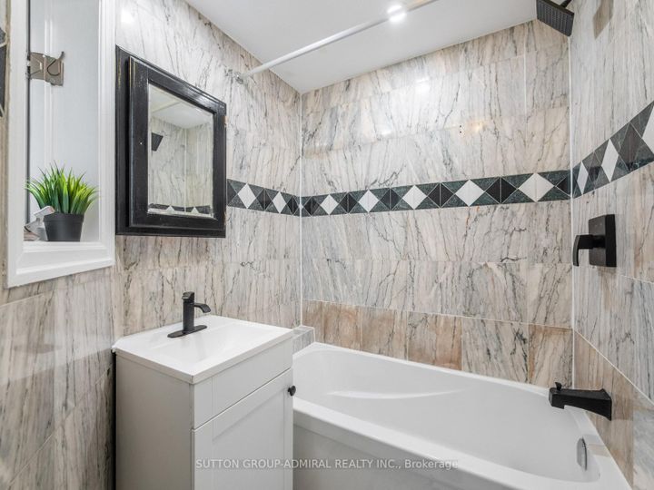 Photo 24 at 759 Eglinton Avenue E, Leaside, Toronto