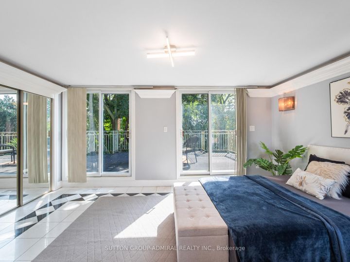 Photo 25 at 759 Eglinton Avenue E, Leaside, Toronto