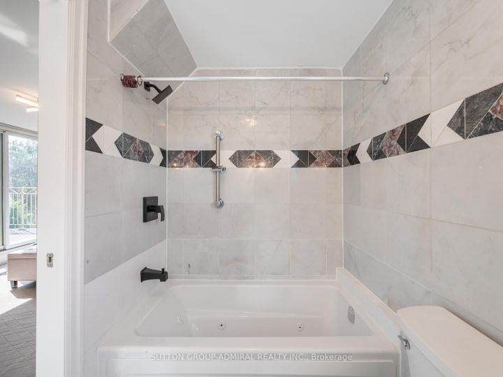 Photo 31 at 759 Eglinton Avenue E, Leaside, Toronto