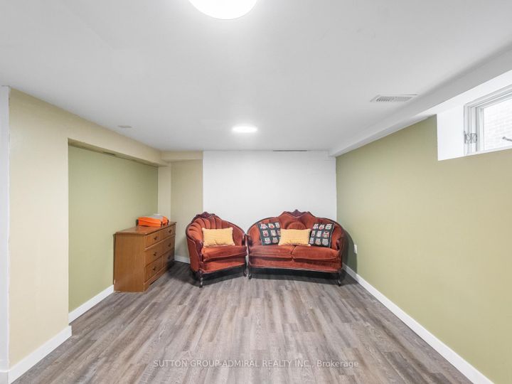 Photo 33 at 759 Eglinton Avenue E, Leaside, Toronto