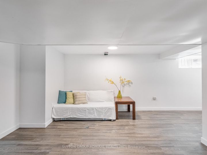Photo 35 at 759 Eglinton Avenue E, Leaside, Toronto