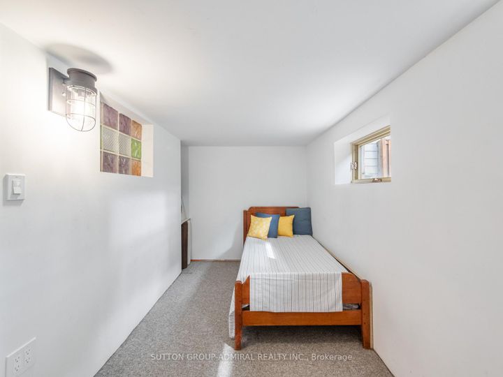 Photo 36 at 759 Eglinton Avenue E, Leaside, Toronto