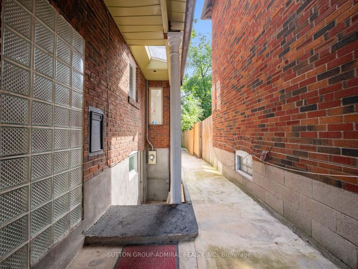 Photo 39 at 759 Eglinton Avenue E, Leaside, Toronto