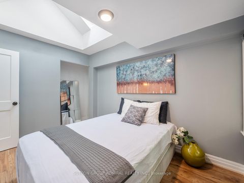 Photo 18 at 759 Eglinton Avenue E, Leaside, Toronto