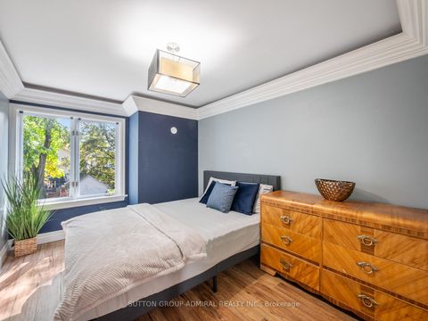 Photo 20 at 759 Eglinton Avenue E, Leaside, Toronto