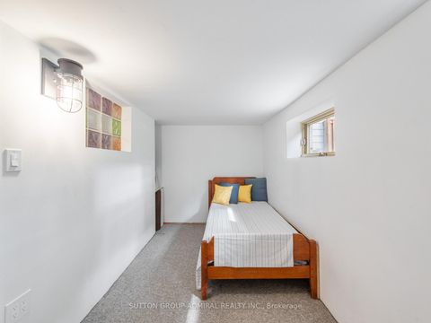 Photo 36 at 759 Eglinton Avenue E, Leaside, Toronto
