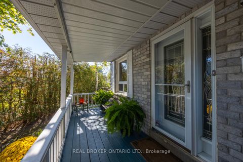 Photo 3 at 6 Andrew Court, Newcastle, Clarington