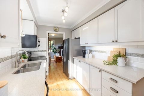 Photo 7 at 6 Andrew Court, Newcastle, Clarington