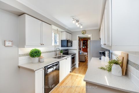 Photo 8 at 6 Andrew Court, Newcastle, Clarington