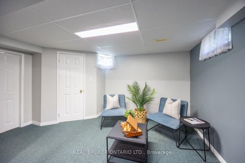 Photo 18 at 6 Andrew Court, Newcastle, Clarington
