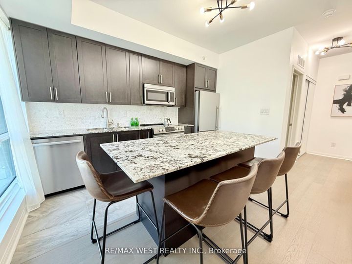 Photo 2 at 310 - 639 Lawrence Avenue W, Lawrence, Toronto
