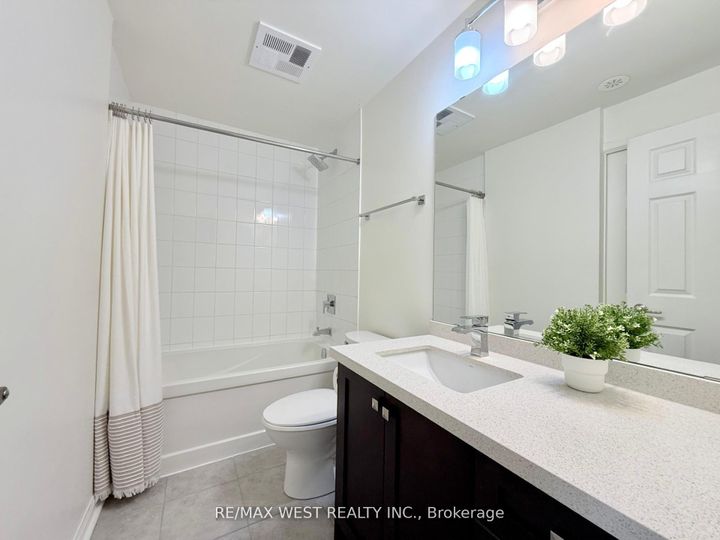 Photo 14 at 310 - 639 Lawrence Avenue W, Lawrence, Toronto