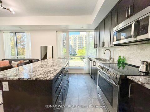 Photo 3 at 310 - 639 Lawrence Avenue W, Lawrence, Toronto