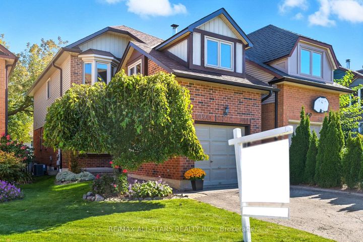 Photo 1 at 1094 Longbow Drive, Liverpool, Pickering