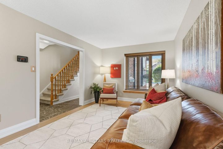 Photo 3 at 1094 Longbow Drive, Liverpool, Pickering