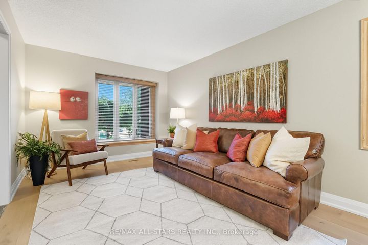 Photo 4 at 1094 Longbow Drive, Liverpool, Pickering