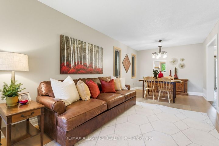 Photo 5 at 1094 Longbow Drive, Liverpool, Pickering