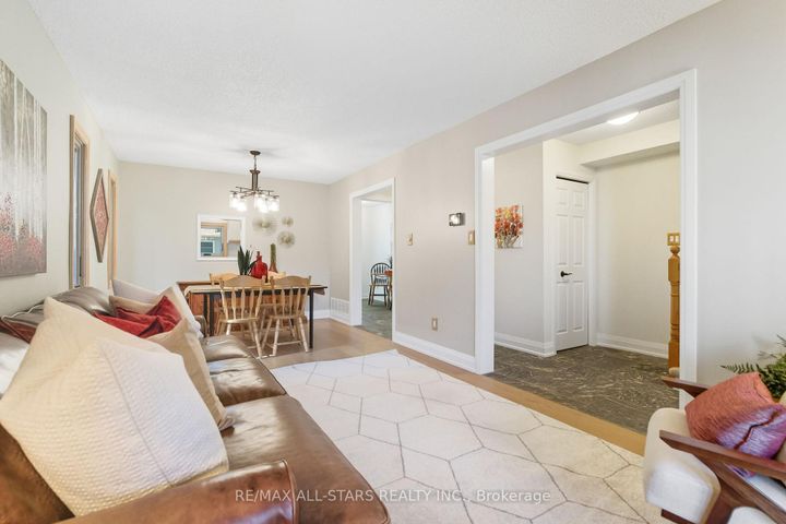 Photo 6 at 1094 Longbow Drive, Liverpool, Pickering