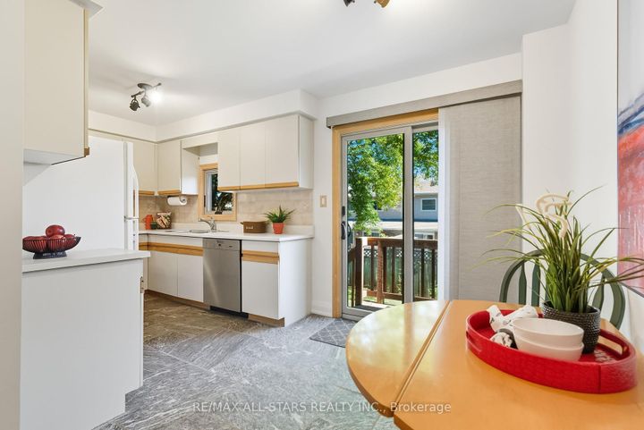 Photo 9 at 1094 Longbow Drive, Liverpool, Pickering