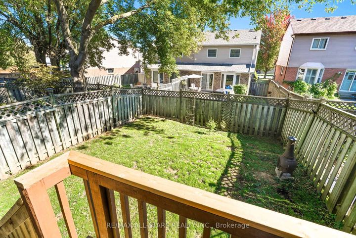 Photo 12 at 1094 Longbow Drive, Liverpool, Pickering