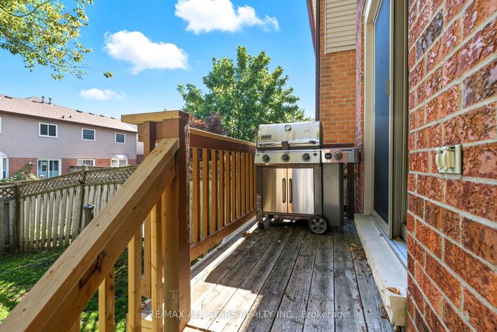 Photo 13 at 1094 Longbow Drive, Liverpool, Pickering