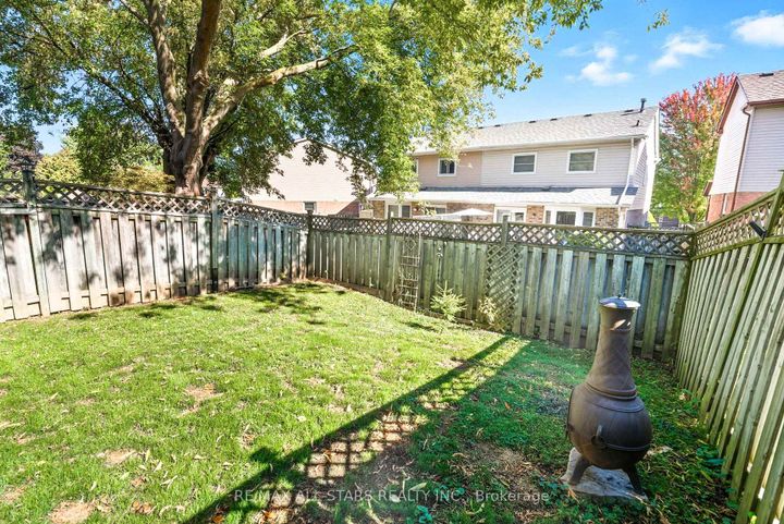 Photo 15 at 1094 Longbow Drive, Liverpool, Pickering