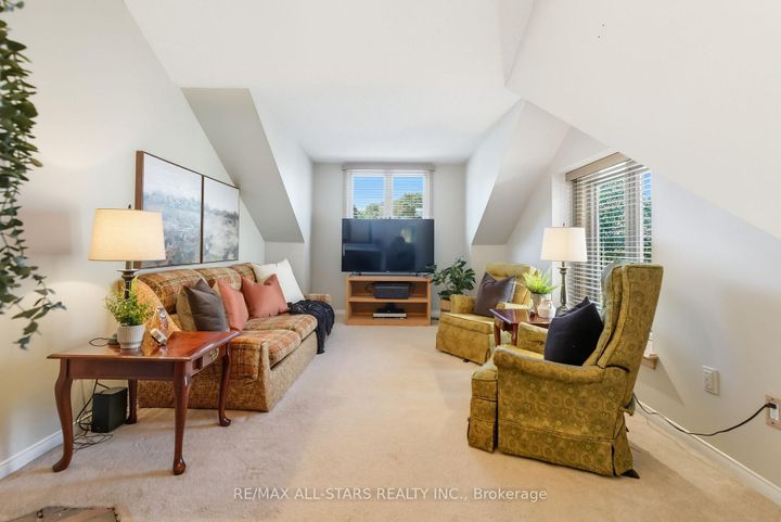 Photo 18 at 1094 Longbow Drive, Liverpool, Pickering