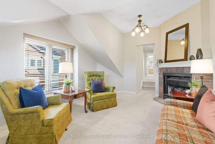 Photo 20 at 1094 Longbow Drive, Liverpool, Pickering